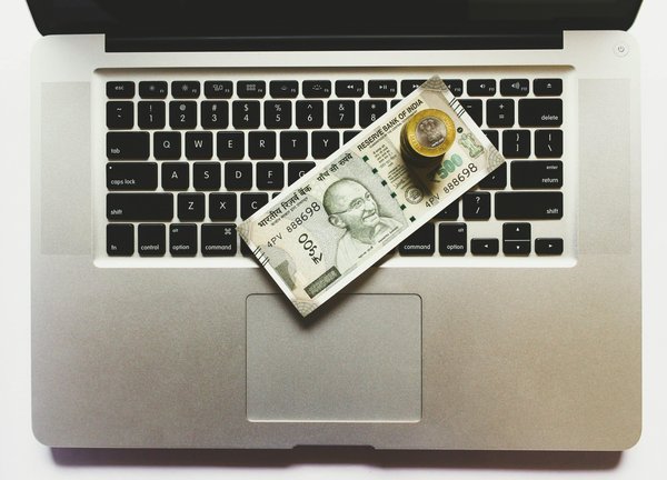 les frais bancaires les plus courants et comment les éviter