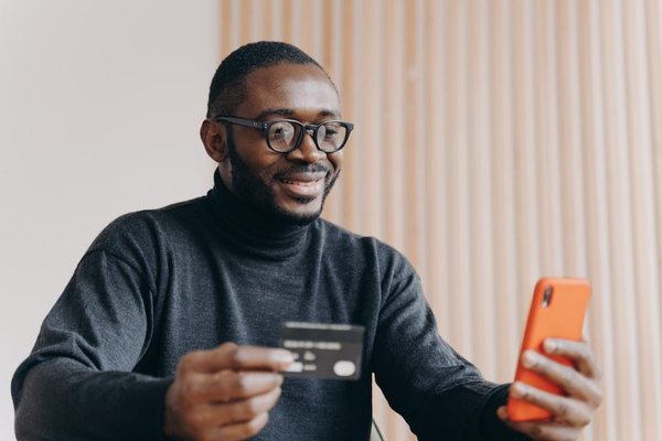 Banques en ligne adaptées aux personnes ficp : faites le bon choix